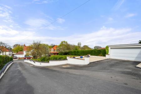 5 bedroom Detached house for sale in St Andrews Drive, Skegness, PE25