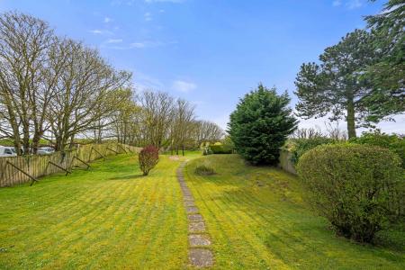 5 bedroom Detached house for sale in St Andrews Drive, Skegness, PE25