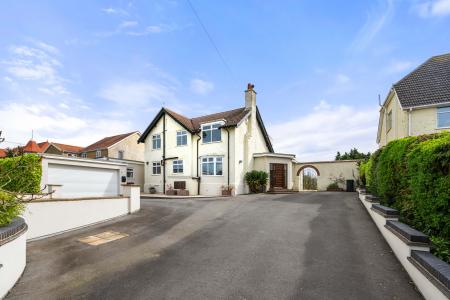 5 bedroom Detached house for sale in St Andrews Drive, Skegness, PE25