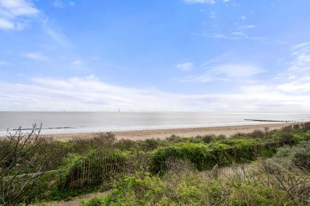 5 bedroom Detached house for sale in St Andrews Drive, Skegness, PE25