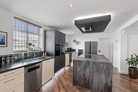 5 bedroom Detached house for sale in St Andrews Drive, Skegness, PE25