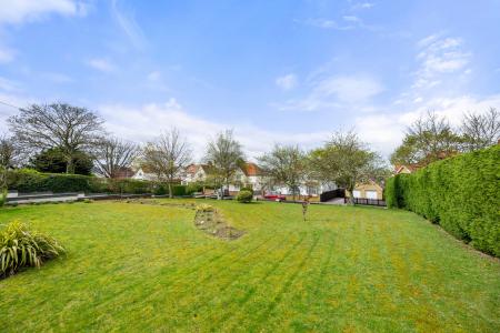 5 bedroom Detached house for sale in St Andrews Drive, Skegness, PE25