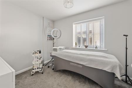 2 bedroom Flat for sale in Belton Park Road, Skegness, PE25