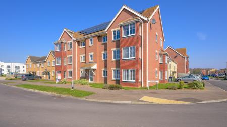 2 bedroom Flat for sale in Belton Park Road, Skegness, PE25