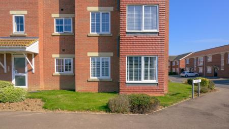 2 bedroom Flat for sale in Belton Park Road, Skegness, PE25