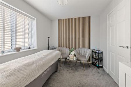 2 bedroom Flat for sale in Belton Park Road, Skegness, PE25