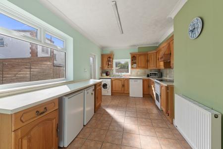 4 bedroom Semi-detached house for sale in Castleton Crescent, Skegness, PE25