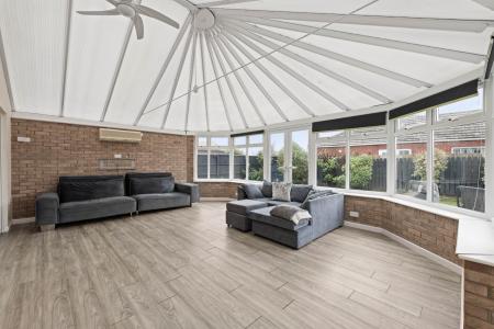 5 bedroom Detached house for sale in High Street, Ingoldmells, PE25