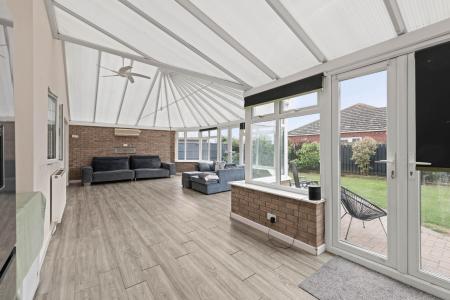 5 bedroom Detached house for sale in High Street, Ingoldmells, PE25