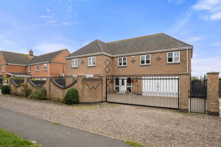 5 bedroom Detached house for sale in High Street, Ingoldmells, PE25