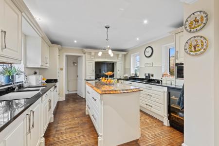 5 bedroom Detached house for sale in Church End, Winthorpe, PE25