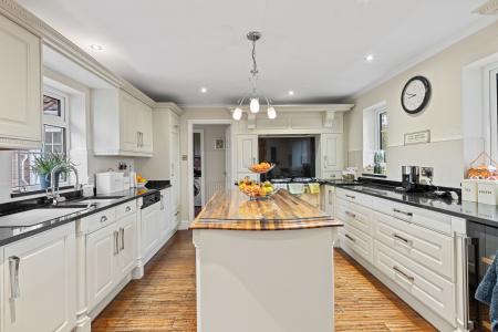 5 bedroom Detached house for sale in Church End, Winthorpe, PE25