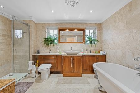 5 bedroom Detached house for sale in Church End, Winthorpe, PE25