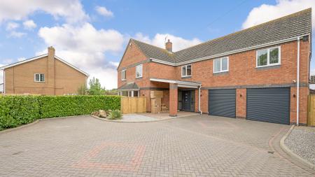 5 bedroom Detached house for sale in High Street, Ingoldmells, PE25