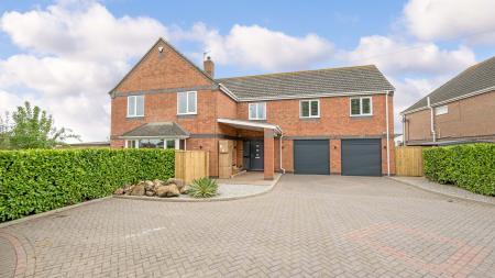 5 bedroom Detached house for sale in High Street, Ingoldmells, PE25