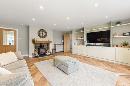 5 bedroom Detached house for sale in High Street, Ingoldmells, PE25