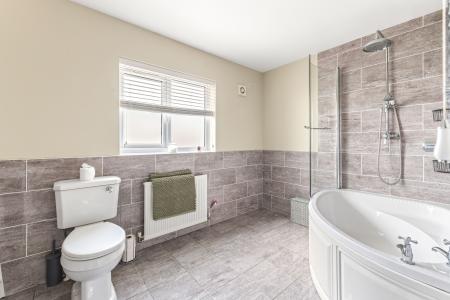 5 bedroom Detached house for sale in High Street, Ingoldmells, PE25