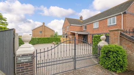 5 bedroom Detached house for sale in High Street, Ingoldmells, PE25