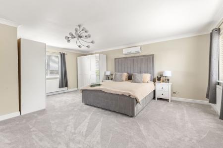 5 bedroom Detached house for sale in High Street, Ingoldmells, PE25