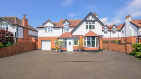 4 bedroom Detached house for sale in St Andrews Drive, Skegness, PE25