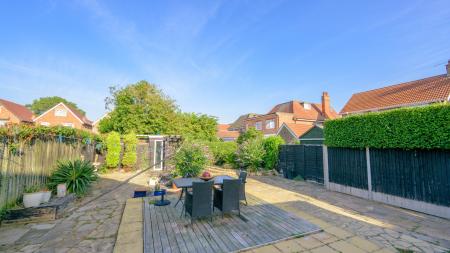 5 bedroom Detached house for sale in Sunningdale Drive, Skegness, PE25