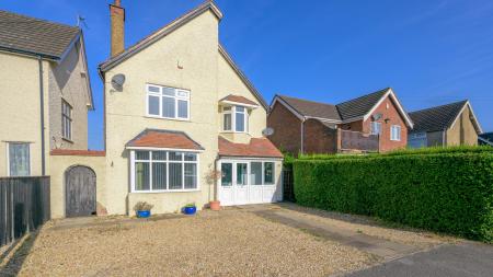 5 bedroom Detached house for sale in Sunningdale Drive, Skegness, PE25