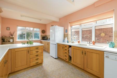 5 bedroom Detached house for sale in Sunningdale Drive, Skegness, PE25