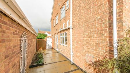 5 bedroom Detached house for sale in Sunningdale Drive, Skegness, PE25