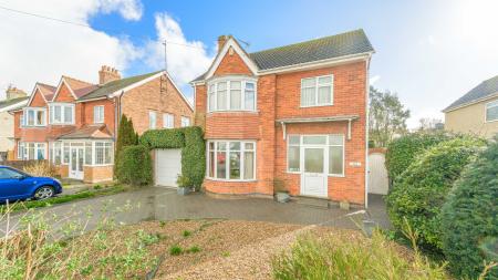 5 bedroom Detached house for sale in Sunningdale Drive, Skegness, PE25