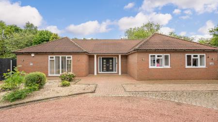 4 bedroom Detached bungalow for sale in Summer Gates Lane, Bratoft, Skegness, PE24