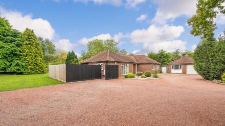 4 bedroom Detached bungalow for sale in Summer Gates Lane, Bratoft, Skegness, PE24