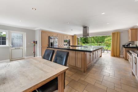 4 bedroom Detached bungalow for sale in Summer Gates Lane, Bratoft, Skegness, PE24