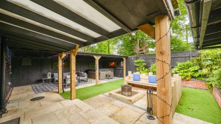 4 bedroom Detached bungalow for sale in Summer Gates Lane, Bratoft, Skegness, PE24