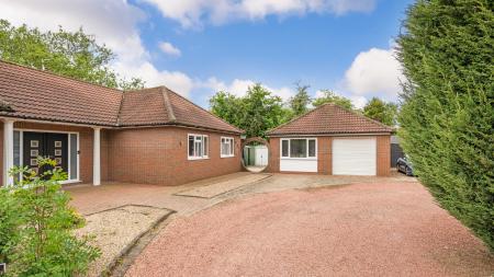 4 bedroom Detached bungalow for sale in Summer Gates Lane, Bratoft, Skegness, PE24
