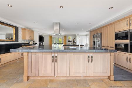 4 bedroom Detached bungalow for sale in Summer Gates Lane, Bratoft, Skegness, PE24