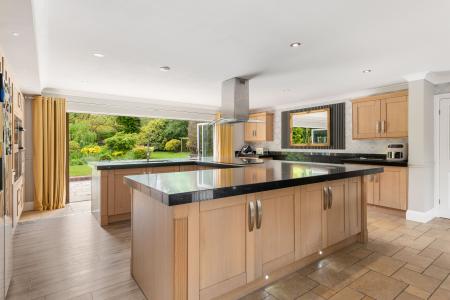 4 bedroom Detached bungalow for sale in Summer Gates Lane, Bratoft, Skegness, PE24