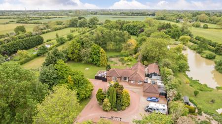 4 bedroom Detached bungalow for sale in Summer Gates Lane, Bratoft, Skegness, PE24