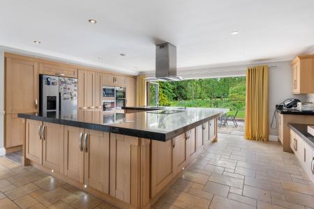 4 bedroom Detached bungalow for sale in Summer Gates Lane, Bratoft, Skegness, PE24