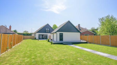 4 bedroom Detached bungalow for sale in Spilsby Road, Wainfleet, PE24