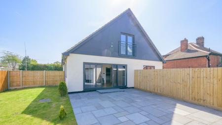 4 bedroom Detached bungalow for sale in Spilsby Road, Wainfleet, PE24