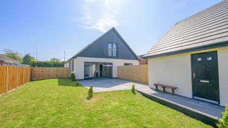 4 bedroom Detached bungalow for sale in Spilsby Road, Wainfleet, PE24