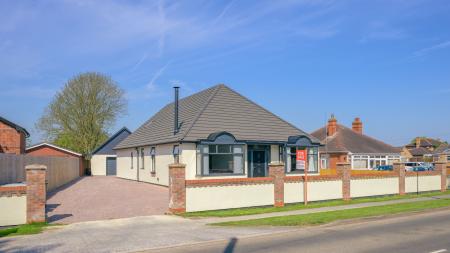4 bedroom Detached bungalow for sale in Spilsby Road, Wainfleet, PE24