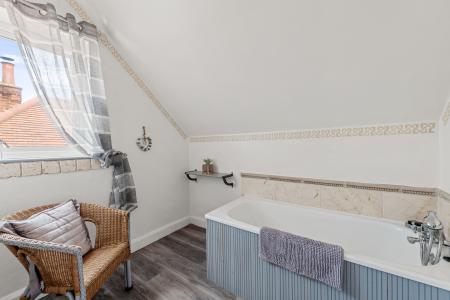 6 bedroom Detached house for sale in Glentworth Crescent, Skegness, PE25