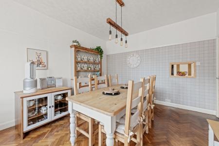 6 bedroom Detached house for sale in Glentworth Crescent, Skegness, PE25