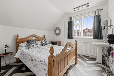 6 bedroom Detached house for sale in Glentworth Crescent, Skegness, PE25