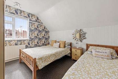 6 bedroom Detached house for sale in Glentworth Crescent, Skegness, PE25