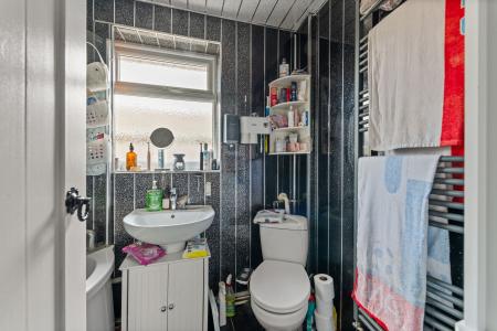 1 bedroom Detached bungalow for sale in South End, Hogsthorpe, PE24