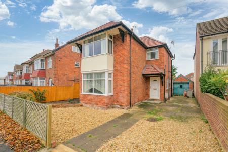 1 bedroom Flat for sale in Park Avenue, Skegness, PE25