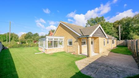 3 bedroom Detached bungalow for sale in 1 Washdyke Lane, Mumby, LN13
