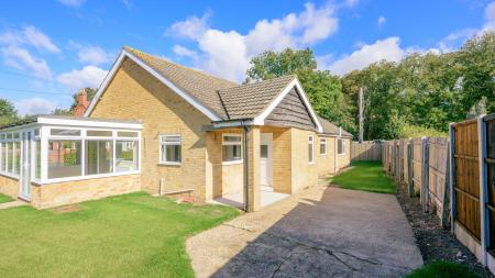 3 bedroom Detached bungalow for sale in 1 Washdyke Lane, Mumby, LN13